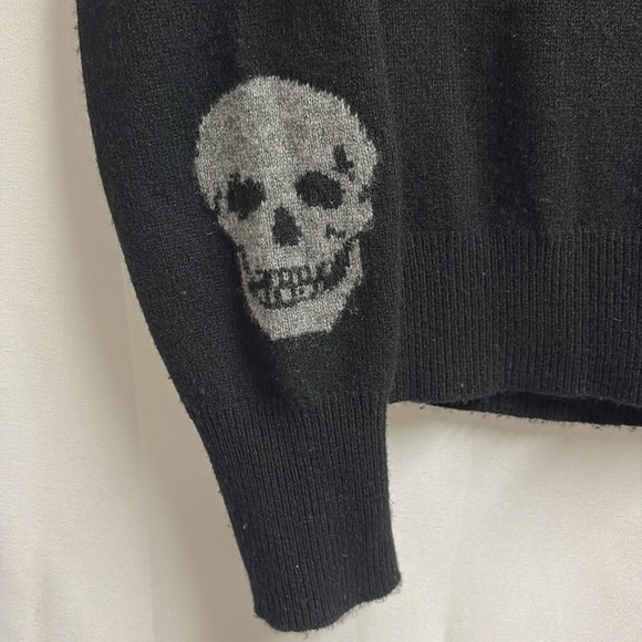 Skull Cashmere 100% Cashmere Understated Sleeve Skull Sweater Black Size XS - Picture 2 of 6